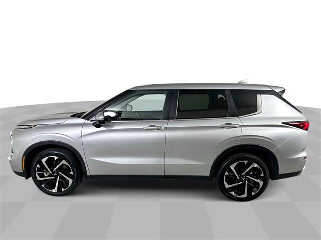 Photo of 2024 White Diamond Mitsubishi Outlander