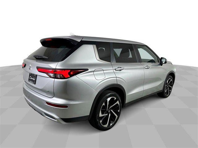 Photo of 2024 White Diamond Mitsubishi Outlander