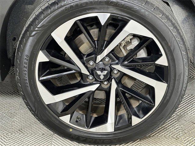 Photo of 2024 White Diamond Mitsubishi Outlander