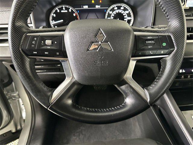 Photo of 2024 White Diamond Mitsubishi Outlander