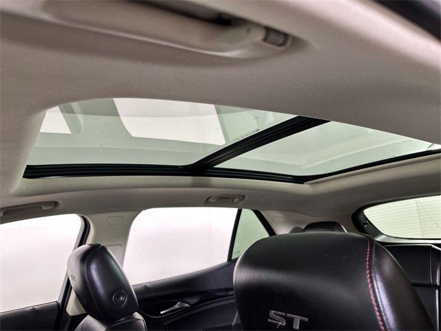 Photo of 2022 Summit White Buick Envision