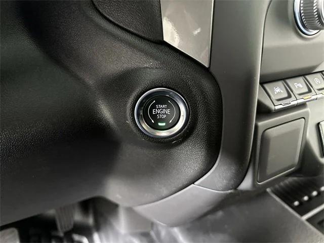 Photo of 2025 Summit White GMC Sierra 1500