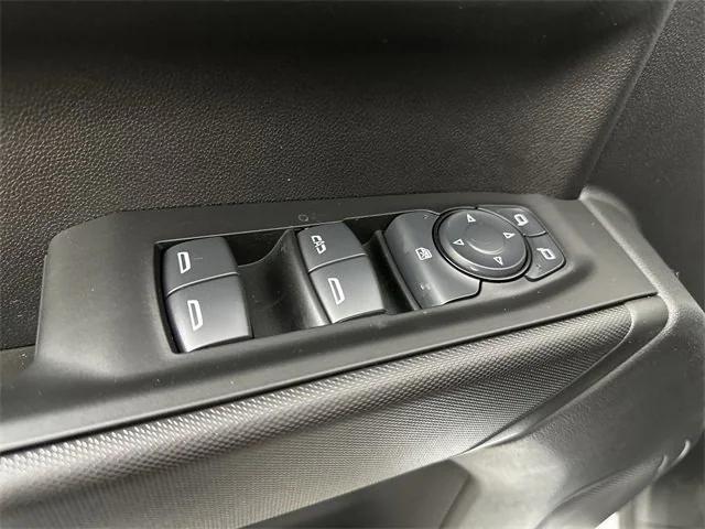 Photo of 2025 Summit White GMC Sierra 1500