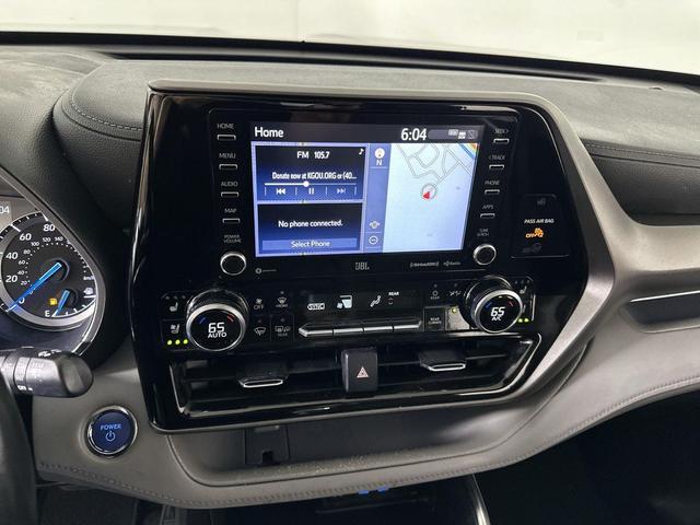 Photo of 2022 Gray Toyota Highlander Hybrid