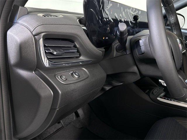 Photo of 2025 Summit White Buick Envista
