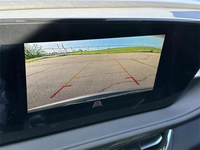 Photo of 2025 Summit White Buick Envista
