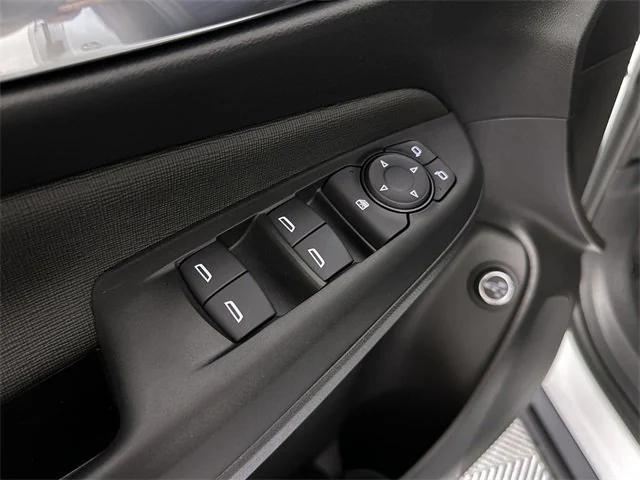 Photo of 2025 Summit White Buick Envista