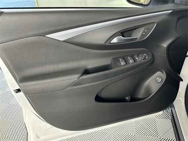 Photo of 2025 Summit White Buick Envista