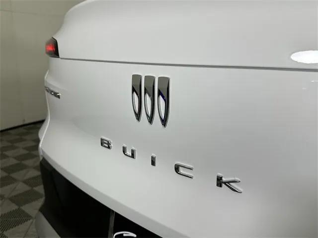 Photo of 2025 Summit White Buick Envista