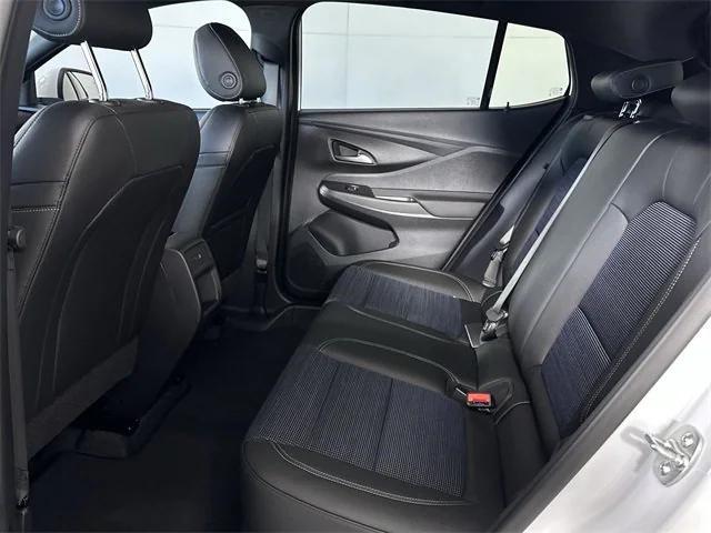 Photo of 2025 Summit White Buick Envista