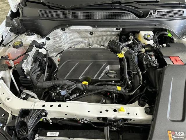 Photo of 2025 Summit White Buick Envista