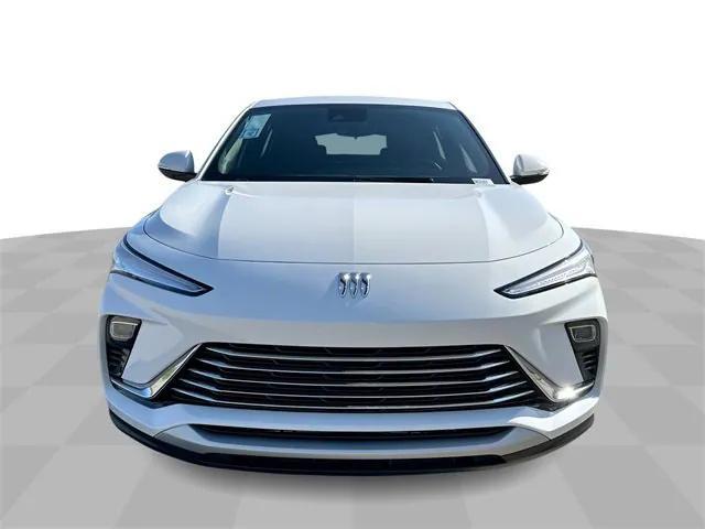 Photo of 2025 Summit White Buick Envista