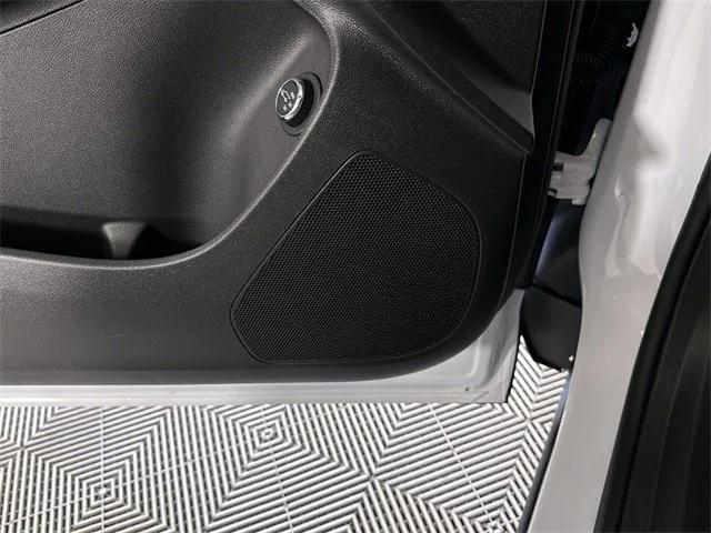 Photo of 2025 Summit White Buick Envista