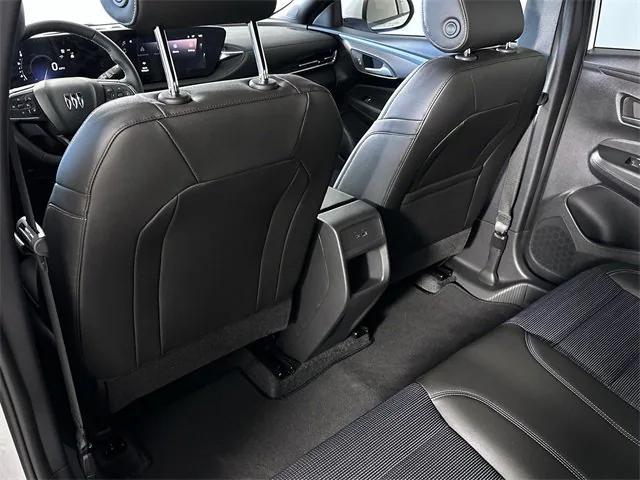 Photo of 2025 Summit White Buick Envista