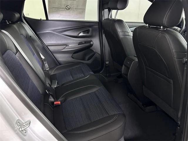 Photo of 2025 Summit White Buick Envista