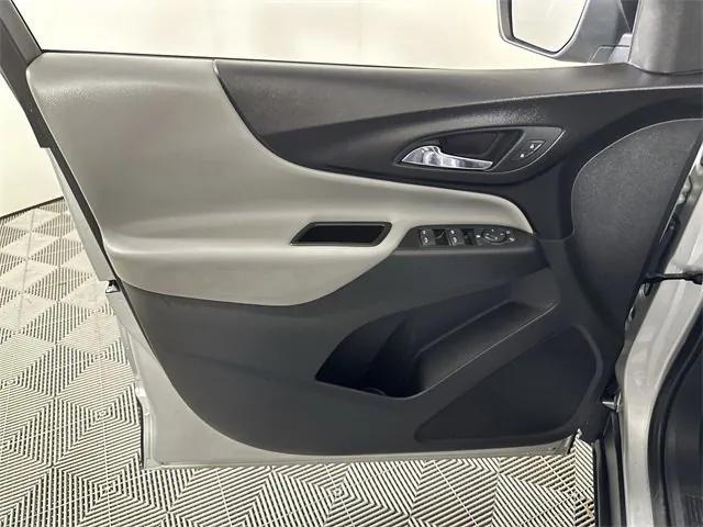 Photo of 2020 Silver Ice Metallic Chevrolet Equinox