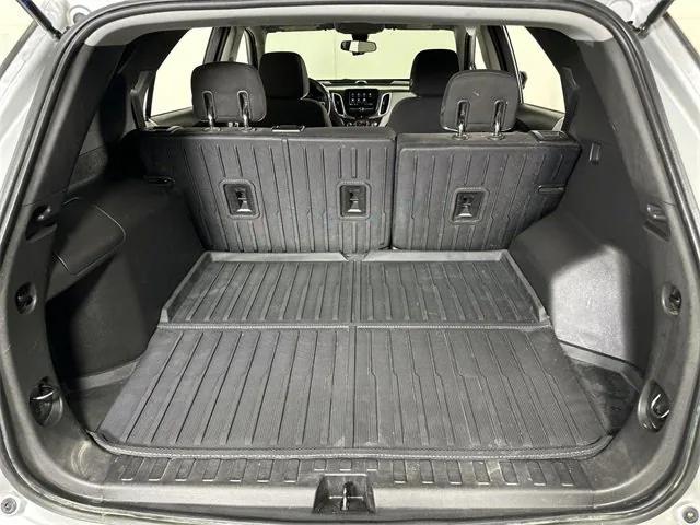 Photo of 2020 Silver Ice Metallic Chevrolet Equinox