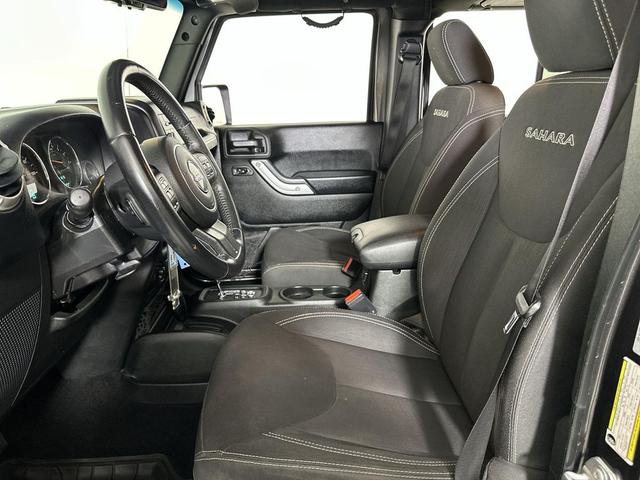 Photo of 2017 Granite Crystal Metallic Clearcoat Jeep Wrangler Unlimited