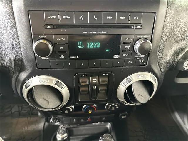Photo of 2017 Granite Crystal Metallic Clearcoat Jeep Wrangler Unlimited