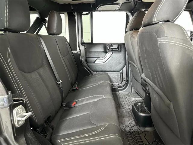 Photo of 2017 Granite Crystal Metallic Clearcoat Jeep Wrangler Unlimited