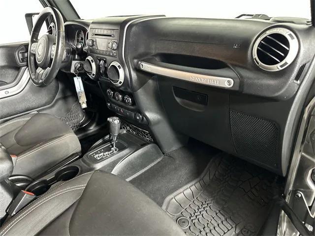 Photo of 2017 Granite Crystal Metallic Clearcoat Jeep Wrangler Unlimited