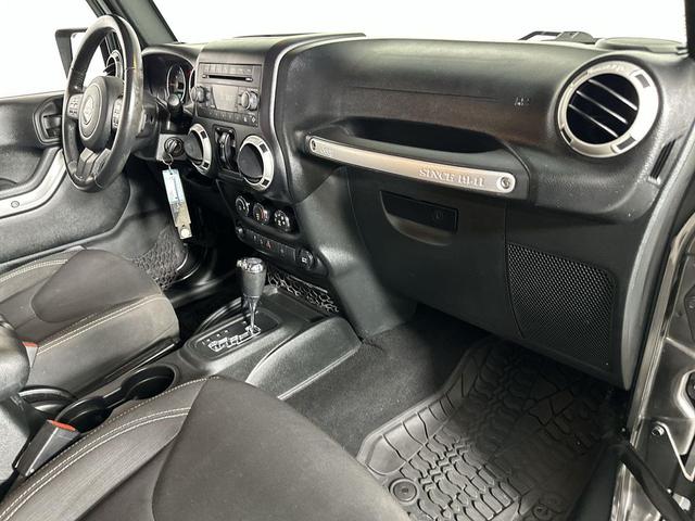 Photo of 2017 Granite Crystal Metallic Clearcoat Jeep Wrangler Unlimited