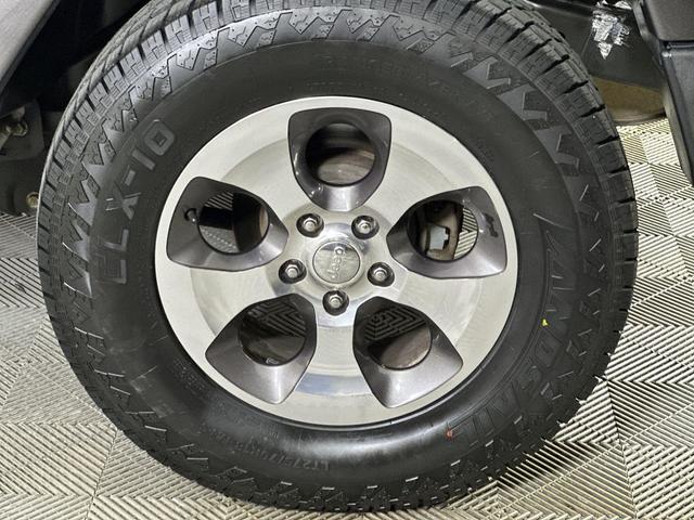 Photo of 2017 Granite Crystal Metallic Clearcoat Jeep Wrangler Unlimited