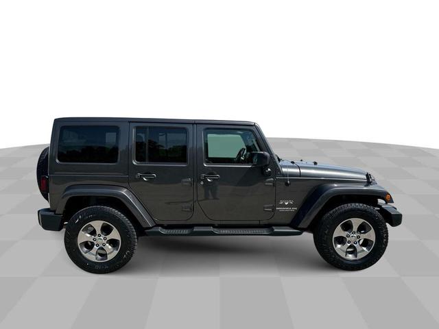 Photo of 2017 Granite Crystal Metallic Clearcoat Jeep Wrangler Unlimited