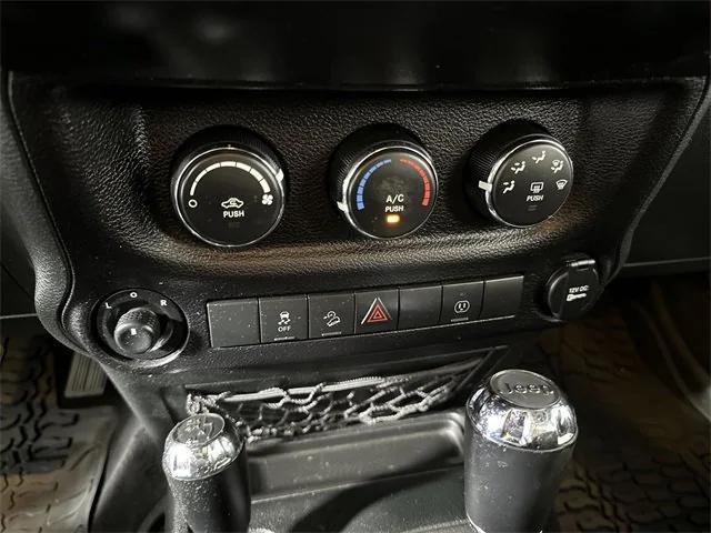 Photo of 2017 Granite Crystal Metallic Clearcoat Jeep Wrangler Unlimited