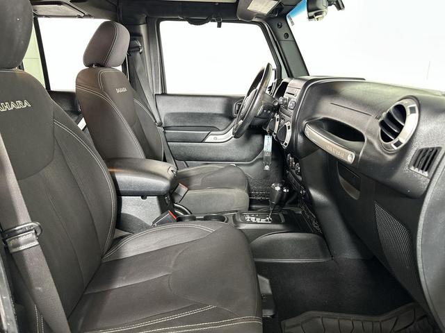 Photo of 2017 Granite Crystal Metallic Clearcoat Jeep Wrangler Unlimited