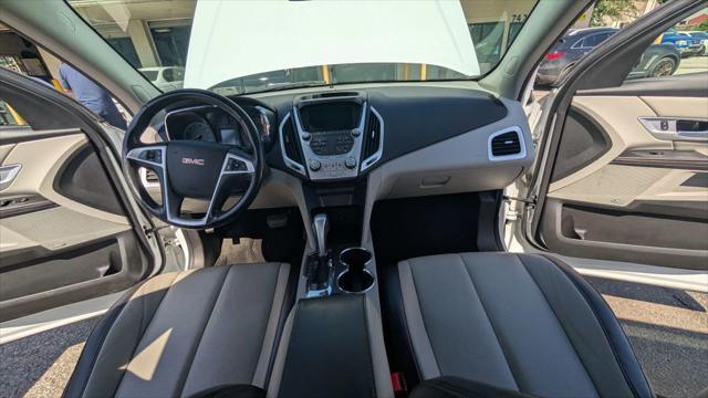 Photo of 2015 Summit White GMC Terrain