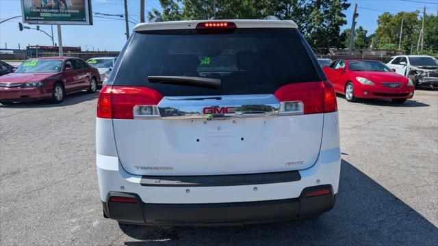 Photo of 2015 Summit White GMC Terrain