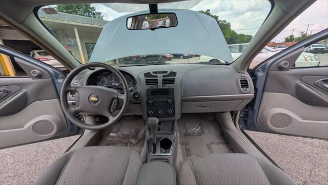 Photo of 2008 Gray Chevrolet Malibu Classic