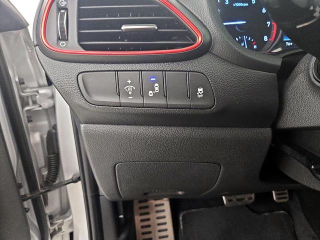 Photo of 2018 Gray Hyundai ELANTRA