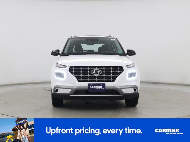 Photo of 2022 White Hyundai VENUE