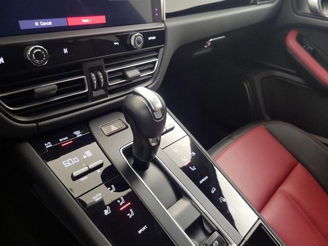 Photo of 2023 Gray Porsche Macan