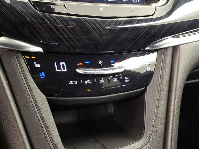 Photo of 2021 Blue Cadillac XT6