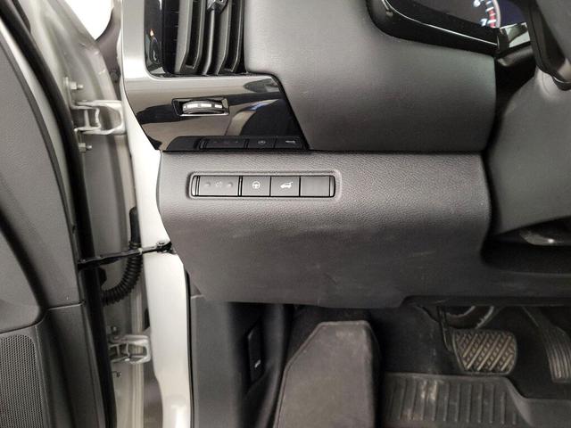 Photo of 2023 Silver Nissan Pathfinder
