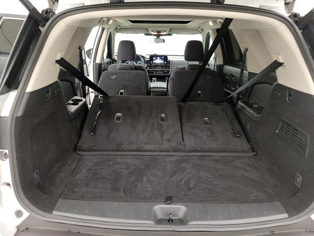 Photo of 2023 Silver Nissan Pathfinder