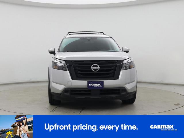 Photo of 2023 Silver Nissan Pathfinder