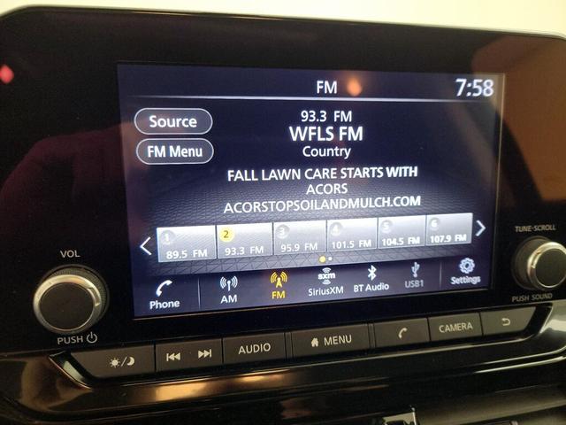 Photo of 2023 Silver Nissan Pathfinder