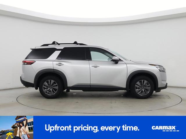 Photo of 2023 Silver Nissan Pathfinder