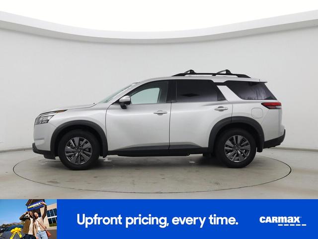 Photo of 2023 Silver Nissan Pathfinder
