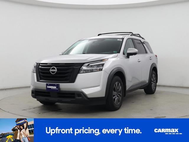 Photo of 2023 Silver Nissan Pathfinder