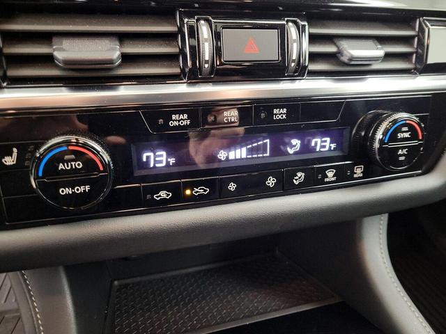 Photo of 2023 Silver Nissan Pathfinder