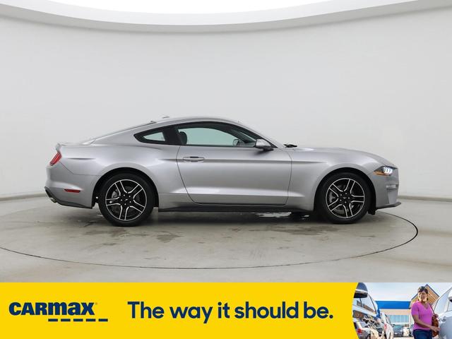 Photo of 2022 Silver Ford Mustang