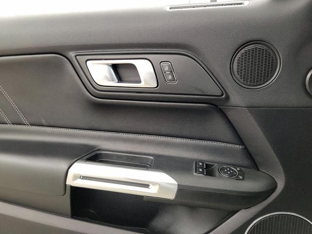Photo of 2022 Silver Ford Mustang