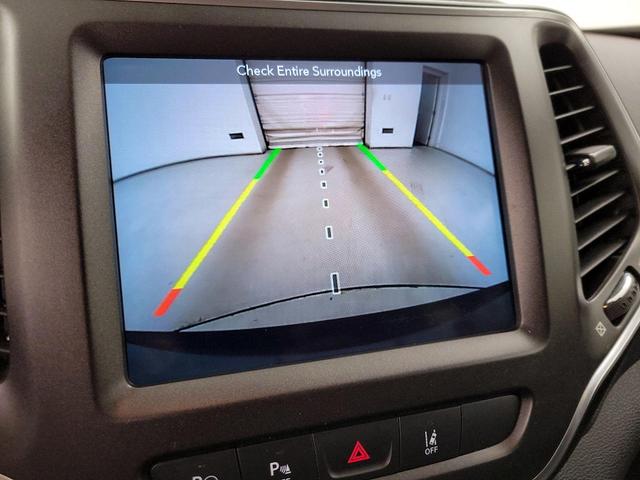 Photo of 2019 Gray Jeep Cherokee