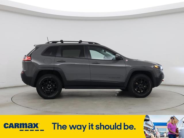 Photo of 2019 Gray Jeep Cherokee
