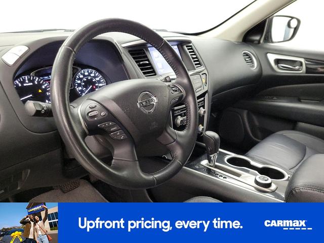Photo of 2019 Gray Nissan Pathfinder